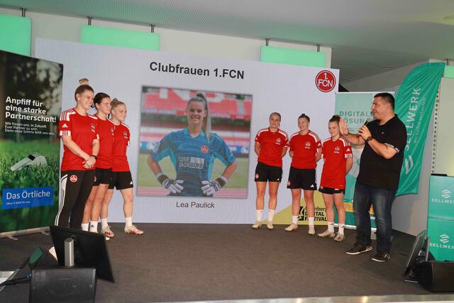 Unter dem Motto ,,Digitalisierung - ganz schön sportlich!?" lud Sellwerk zu einem spannenden Sport-Business-Event mit prominenter Podiumsbesetzung und Fun-Fußballspiel ein.  | Foto: Udo Dreier