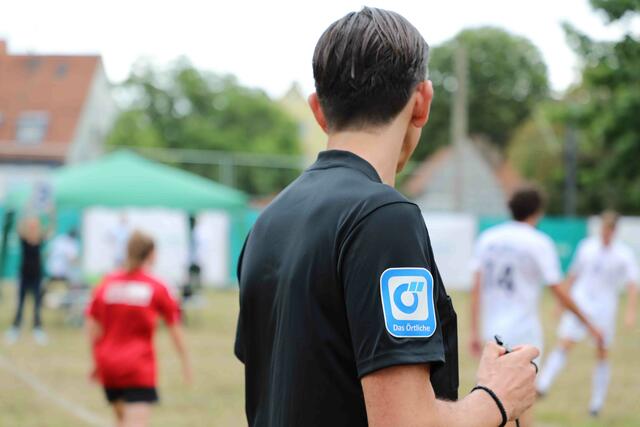 Unter dem Motto ,,Digitalisierung - ganz schön sportlich!?" lud Sellwerk zu einem spannenden Sport-Business-Event mit prominenter Podiumsbesetzung und Fun-Fußballspiel ein.  | Foto: Udo Dreier