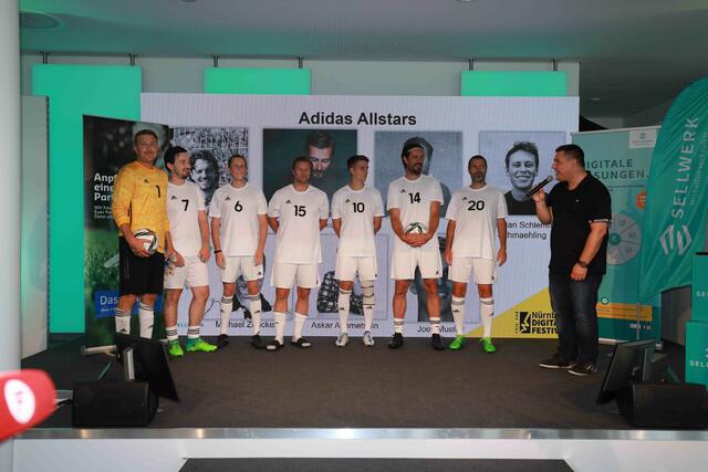 Unter dem Motto ,,Digitalisierung - ganz schön sportlich!?" lud Sellwerk zu einem spannenden Sport-Business-Event mit prominenter Podiumsbesetzung und Fun-Fußballspiel ein.  | Foto: Udo Dreier