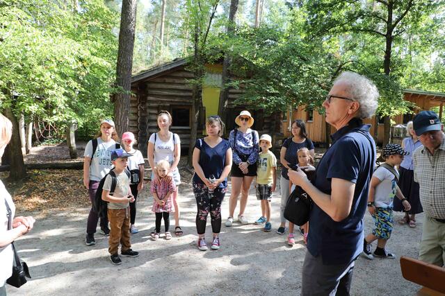 Der Rotary Club Erlangen-Ohm lud Kinder und Jugendliche aus der Ukraine an deren Unabhängigkeitstag zum Ferienspaß ins Walderlebniszentrum Tennenlohe. | Foto: Udo Dreier