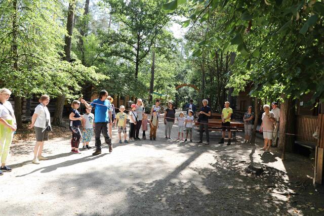 Der Rotary Club Erlangen-Ohm lud Kinder und Jugendliche aus der Ukraine an deren Unabhängigkeitstag zum Ferienspaß ins Walderlebniszentrum Tennenlohe. | Foto: Udo Dreier