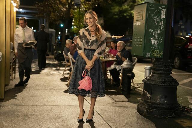Carrie Bradshaw (Sarah Jessica Parker).  | Foto: RTL / ©2021 WarnerMedia Direct, LLC. All Rights Reserved. HBO Max™ is used under license.