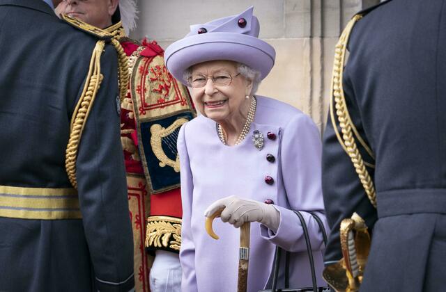 Königin Elizabeth II. ist auf Schloss Balmoral gestorben.  | Foto: Jane Barlow/Pool PA/dpa