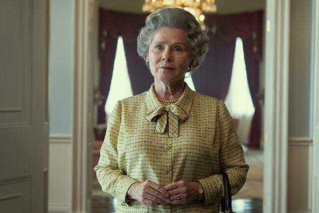 Imelda Staunton spielt in der fünften Staffel der Netflix-Serie «The Crown» die Queen.  | Foto: Alex Bailey/Netflix/dpa
