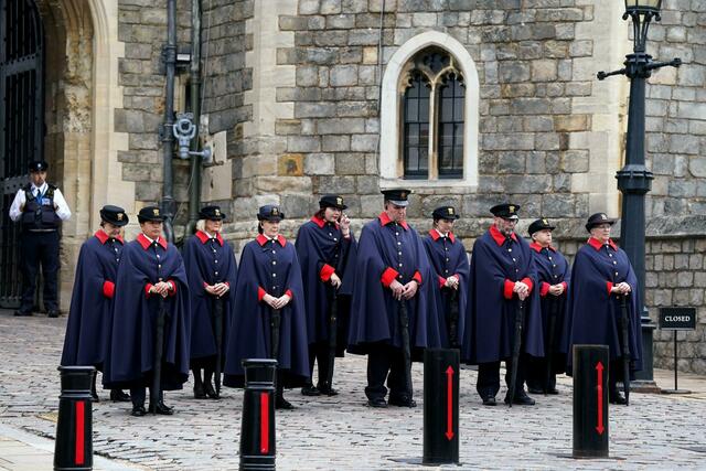 Wächter am Eingang von Schloss Windsor.  | Foto: Adam Davy/PA Wire/dpa
