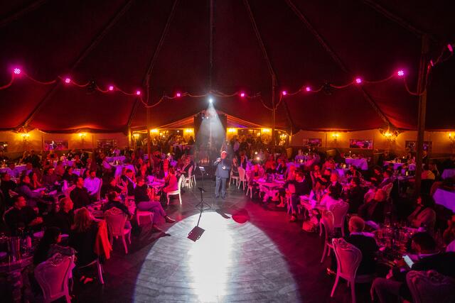 Beste Stimmung im TEATRINO Showzelt. | Foto: Teatrino