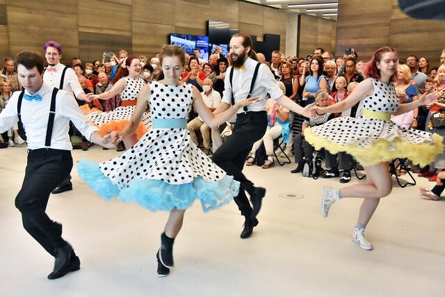 Die Tanzshow der Swing Rebels begeisterte das Publikum. | Foto: LEZ