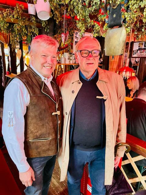 Nürnbergs VIPs feiern am Altstadtfest beim MarktSpiegel Weißwurstfrühstück im legendären Kuhstall. | Foto: mask