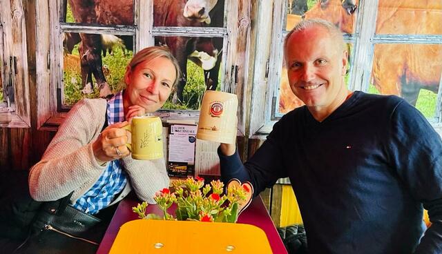 Nürnbergs VIPs feiern am Altstadtfest beim MarktSpiegel Weißwurstfrühstück im legendären Kuhstall. | Foto: mask
