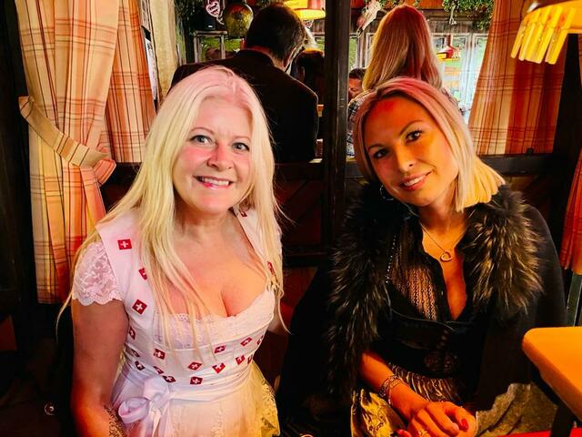 Nürnbergs VIPs feiern am Altstadtfest beim MarktSpiegel Weißwurstfrühstück im legendären Kuhstall. | Foto: mask