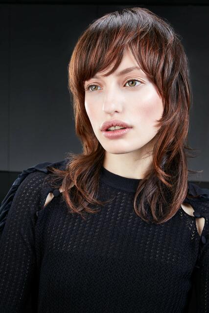 Der Pony-Hype geht weiter! Models, Influencerinnen und Stars schwören auf ihn und vor allem der texturierte Pony steht hoch im Kurs. | Foto: ZENTRALVERBAND DES DEUTSCHEN FRISEURHANDWERKS