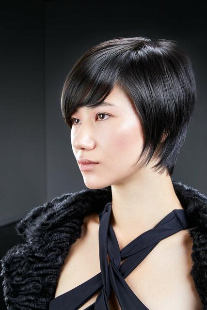 Mehrfach auf den Runways der Fashionweek gesehen, ist der Bixie-Cut einer DER Trendschnitte für die Saison Herbst/Winter 2022/23.  | Foto: ZENTRALVERBAND DES DEUTSCHEN FRISEURHANDWERKS