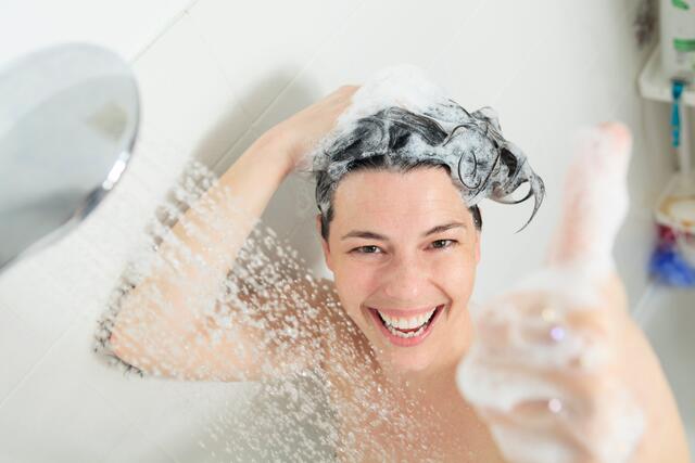 Energiesparen bei Warmwasser.  | Foto:  © pololia/stock.adobe.com