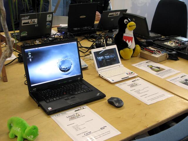 Linux Presentation Day 2018.2. Im Bild sind einige Linux-Rechner zu sehen. Auch unser FrankenTux ist wie immer dabei. | Foto: LUG Noris