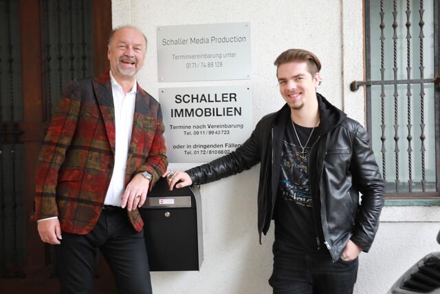 Der Kult-Makler und sein Sohn: Norbert Schaller (li.) ist seit 1992 im Immobilien-Business der Metropolregion. | Foto: J. Friedrich