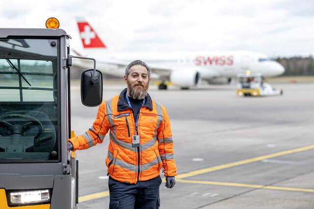 Georgios Antoniadis leitet die Frühschicht im Bereich RSB Baggage Services am Airport Nürnberg.  | Foto: Airport Nürnberg/Daniel Karmann
