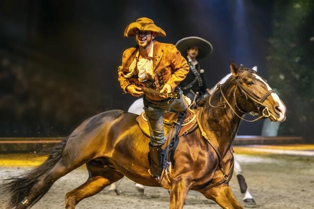 Trickreiter der Hasta Luego Academy als Cocorocho. | Foto: © Cavalluna