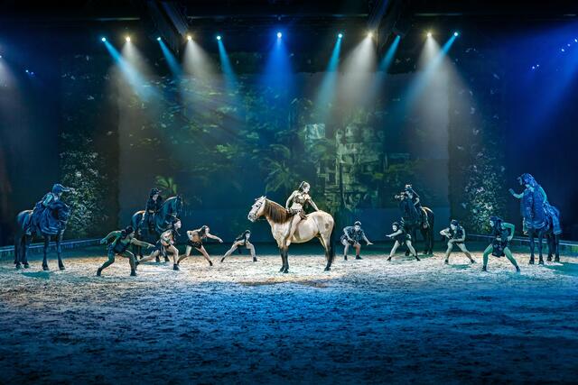 Giulia Giona und das dunkle Volk. | Foto: © Cavalluna