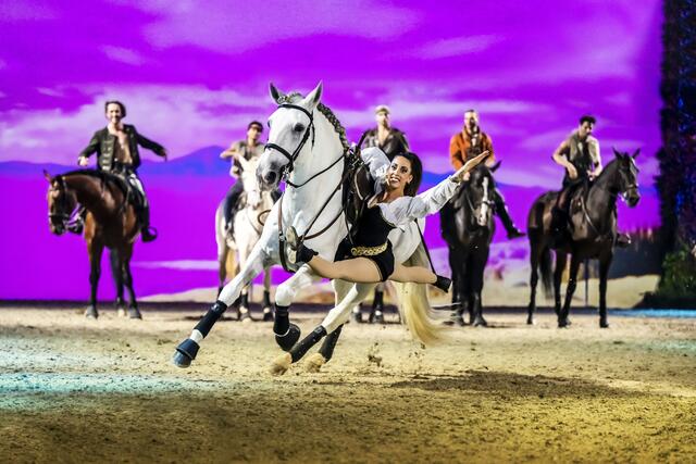 Trickreiterin der Equipe Hasta Luego Academy. | Foto: © Cavalluna