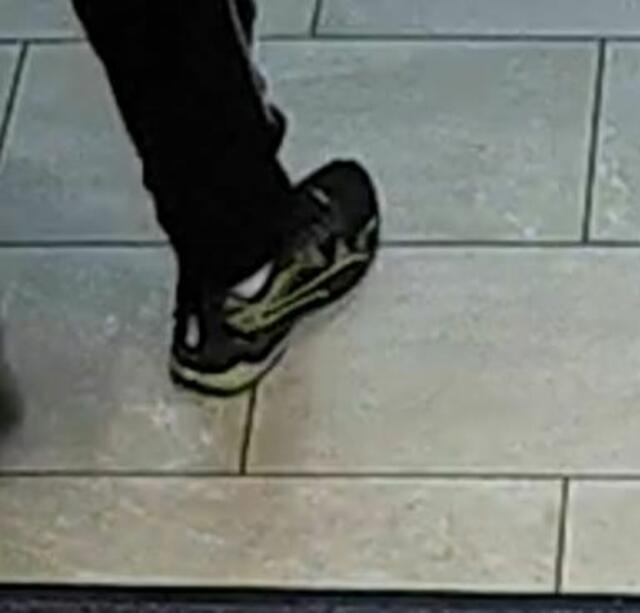 Schuh des Täters mit auffälligem Muster.