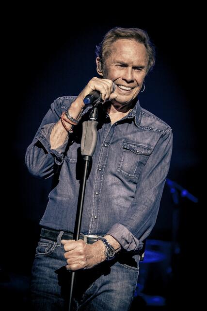 Peter Kraus ‚Meine Hits – Meine Idole‘ live am 2. April 2023 in der Meistersingerhalle in Nürnberg. | Foto: Rene van der Voorden