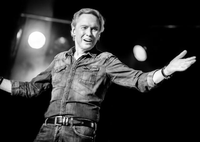 Peter Kraus ‚Meine Hits – Meine Idole‘ live am 2. April 2023 in der Meistersingerhalle in Nürnberg. | Foto: charlie Spieker