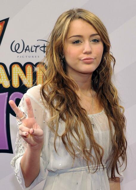 Miley Cyrus 2009 bei der Filmpremiere «Hannah Montana - Der Film». | Foto: Ursula Düren/dpa