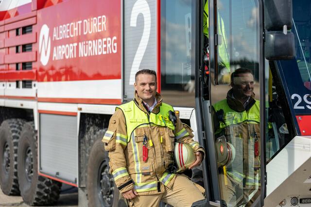 Matthias Reumann ist Deutschlands jüngster Flughafenfeuerwehr-Chef. | Foto: Daniel Karmann