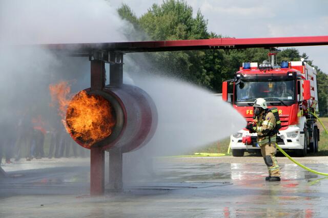 Die Flughafenfeuerwehr umfasst 66 Frauen und Männer. | Foto: Daniel Karmann