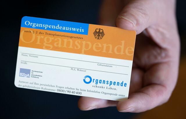 Nach Daten der Deutschen Stiftung Organtransplantation gab es 2022 6,9 Prozent weniger Spenden als im Jahr davor.  | Foto: Hendrik Schmidt/dpa