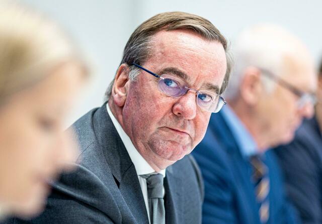 Boris Pistorius soll auf Christine Lambrecht folgen und künftig das Verteidigungsministerium leiten.  | Foto:  Moritz Frankenberg/dpa/Archiv