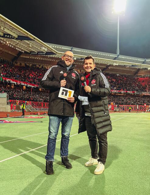 Jörg "Dippi" Dippold (l.) ist zusammen mit Flo Kerschner Stadionsprecher bei den Heimspielen des 1. FCN.  | Foto: Funkhaus Nürnberg