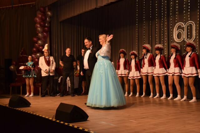 Das neue Prinzenpaar bei der Inthronisation. | Foto: Thomas Kress