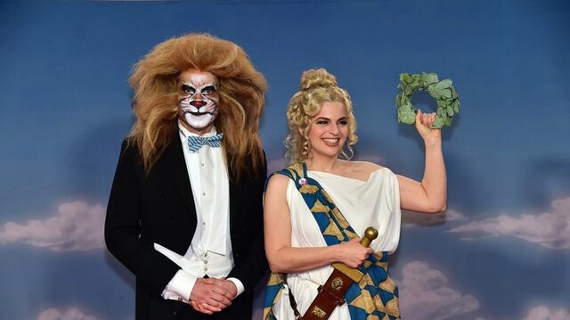 Der Bayerische Löwe Ludwig Hartmann, Fraktionsvorsitzender Bündnis 90/Die Grünen im Landtag und Katharina Schulze als Mama Bavaria. | Foto: BR / Ansgar Nöth