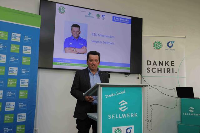 Foto: Aktion "Danke Schiri"/Udo Dreier