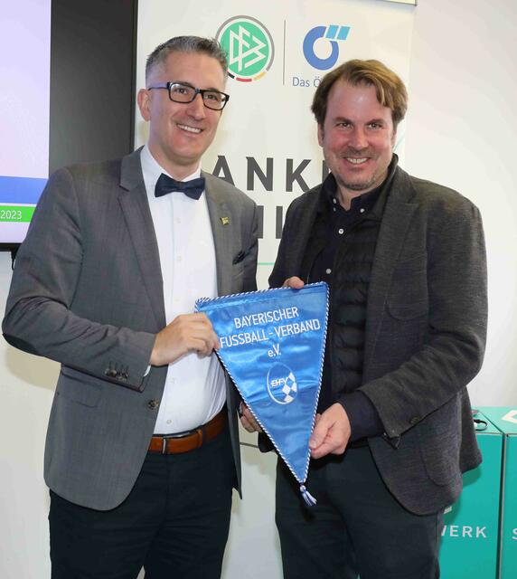 Foto: Aktion "Danke Schiri"/Udo Dreier