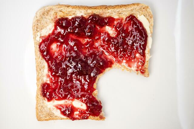 Für viele Menschen in Deutschland ist das Frühstück die «wichtigste Mahlzeit» des Tages. | Foto: Sebastian Gollnow/dpa