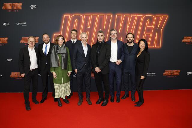 v.l.n.r.: Christian Langhammer, Alexander Janssen (LEONINE Studios), Wendy Reeds (Lionsgate), Oliver Zeller (MBB), Fred Kogel (LEONINE Studios), Regisseur Chad Stahelski, Bernhard zu Castell, Quirin Berg (beide (LEONINE Studios), Helen Lee-Kim (Lionsgate). | Foto: LEONINE Studios / Sebastian Gabsch