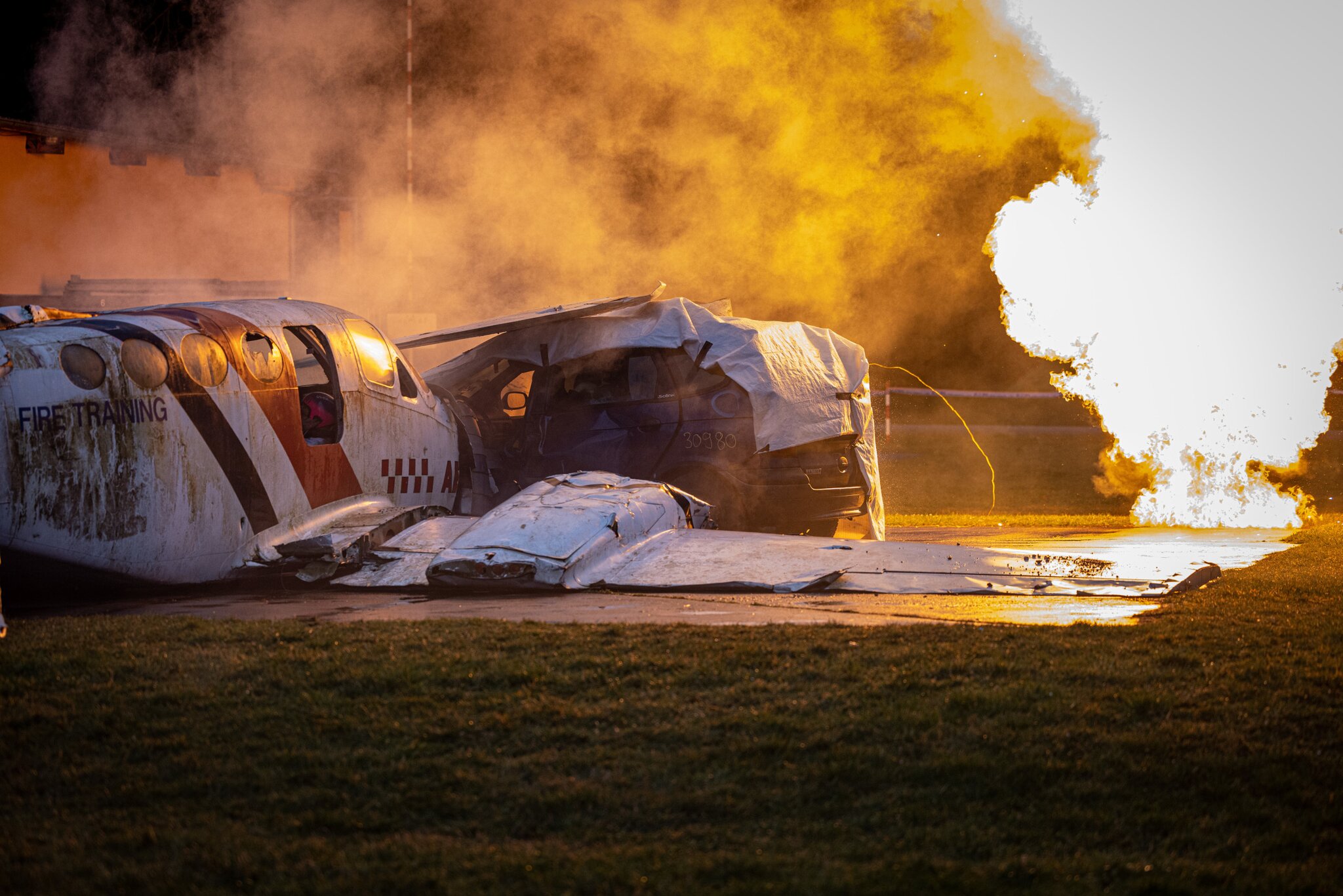 Flugzeugabsturz für spektakuläre Notfallübung Rettungsteams haben in