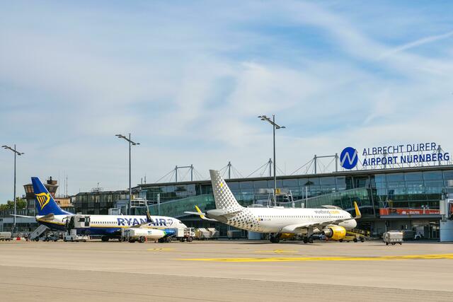Unter anderem bringen Ryanair und Vueling Reisende während der Osterferien ab Nürnberg in den Süden. 

 | Foto: Max Haselmann