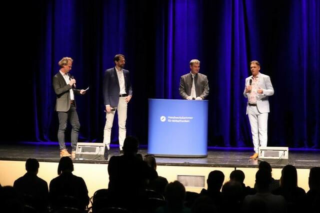 Foto: ak – Freisprechung der Gesellinen und Gesellen in der Fürther Stadthalle am 26. April 2023