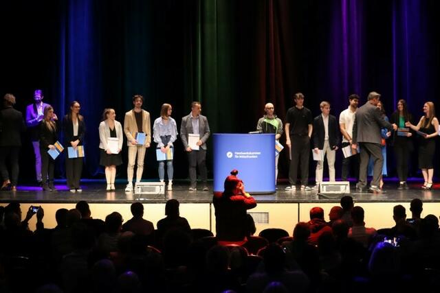 Foto: ak – Freisprechung der Gesellinen und Gesellen in der Fürther Stadthalle am 26. April 2023
