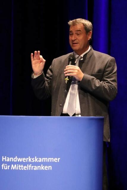 Foto: ak – Freisprechung der Gesellinen und Gesellen in der Fürther Stadthalle am 26. April 2023