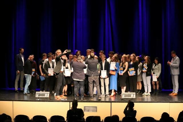 Foto: ak – Freisprechung der Gesellinen und Gesellen in der Fürther Stadthalle am 26. April 2023