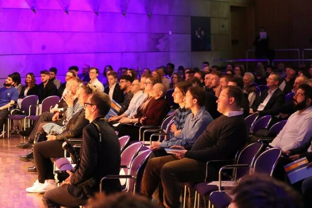 Foto: ak – Freisprechung der Gesellinen und Gesellen in der Fürther Stadthalle am 26. April 2023
