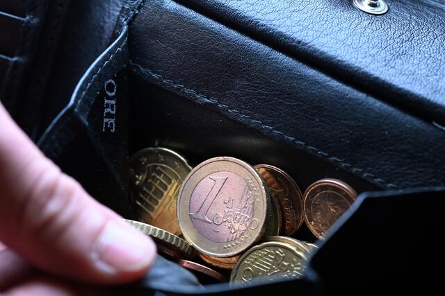 Mehr im Geldbeutel: Wer eine Steuererklärung abgibt, kann oftmals mit einer Erstattung rechnen.  | Foto: Federico Gambarini/dpa/dpa-mag 