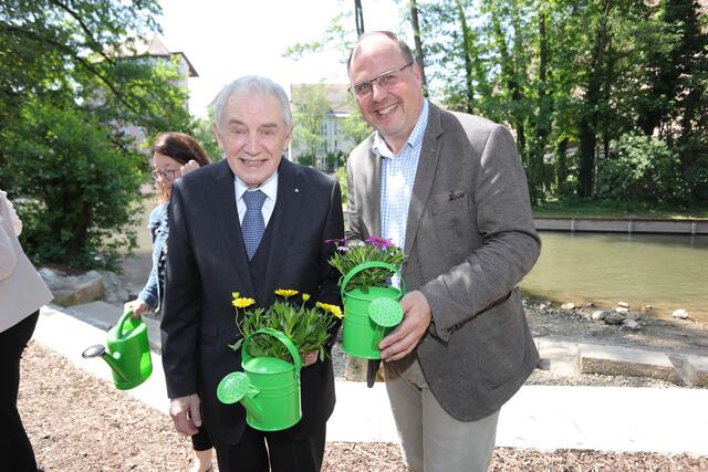 Foto: Jürgen Friedrich; Kita- und Grundschulkinder haben eine Baumpatenschaft gewonnen.