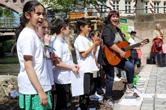 Foto: Jürgen Friedrich; Kita- und Grundschulkinder haben eine Baumpatenschaft gewonnen.