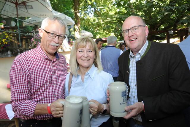 Impressionen von der "Wirtschafts- &amp; Presserunde am Berch" im Tucher-Keller auf der Erlanger Bergkirchweih 2023. | Foto: Jürgen Friedrich