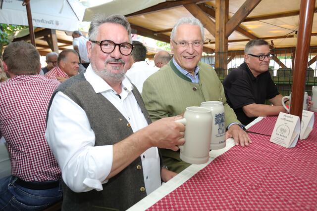 Impressionen von der "Wirtschafts- &amp; Presserunde am Berch" im Tucher-Keller auf der Erlanger Bergkirchweih 2023. | Foto: Jürgen Friedrich